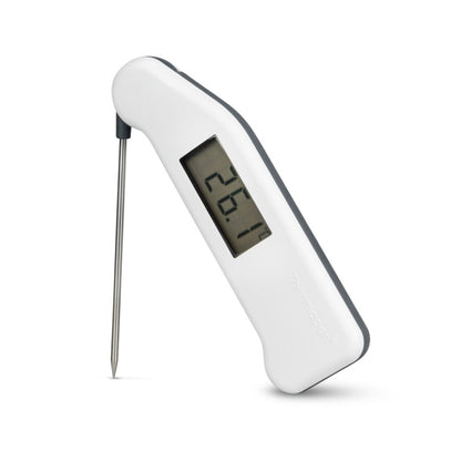 Les Thermomètres Thermapen® Classic de Thermomètre.fr sont dotés d'une sonde pliable et affichent une température exacte de 26,1 degrés sur son écran.
